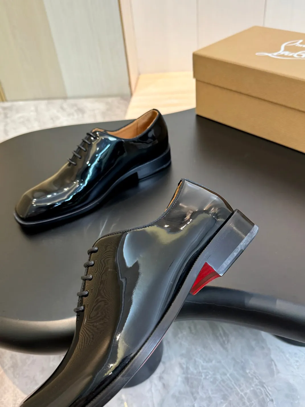 [CL red-soled shoes] Top P: 1020💰 Size 39-44 (⚠️38.45.46 custom-made, non-refundable and non-exchangeable) 🆑High-end men’s business formal leather shoes, original and genuine top-quality goods ••✅💯 Top-quality original order purchasing agent! Original imported patterned cowhide ➕Imported cowhide lining ➕Cowhide feet ➕Original leather outsole~🉑️Feel free to compare the authentic ones!
